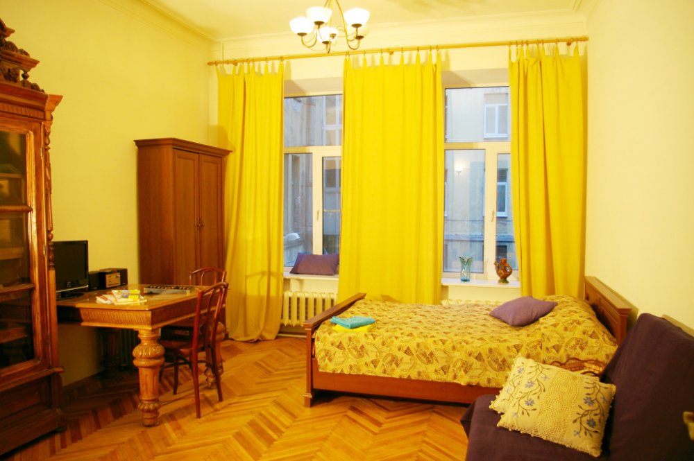 Продам квартиру р-н Перевалка, ул. Чапаева, 7